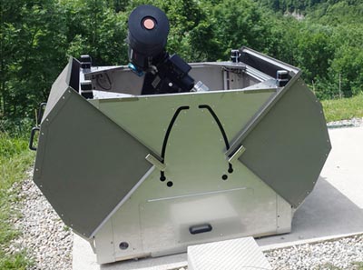 A compact telescope shelter